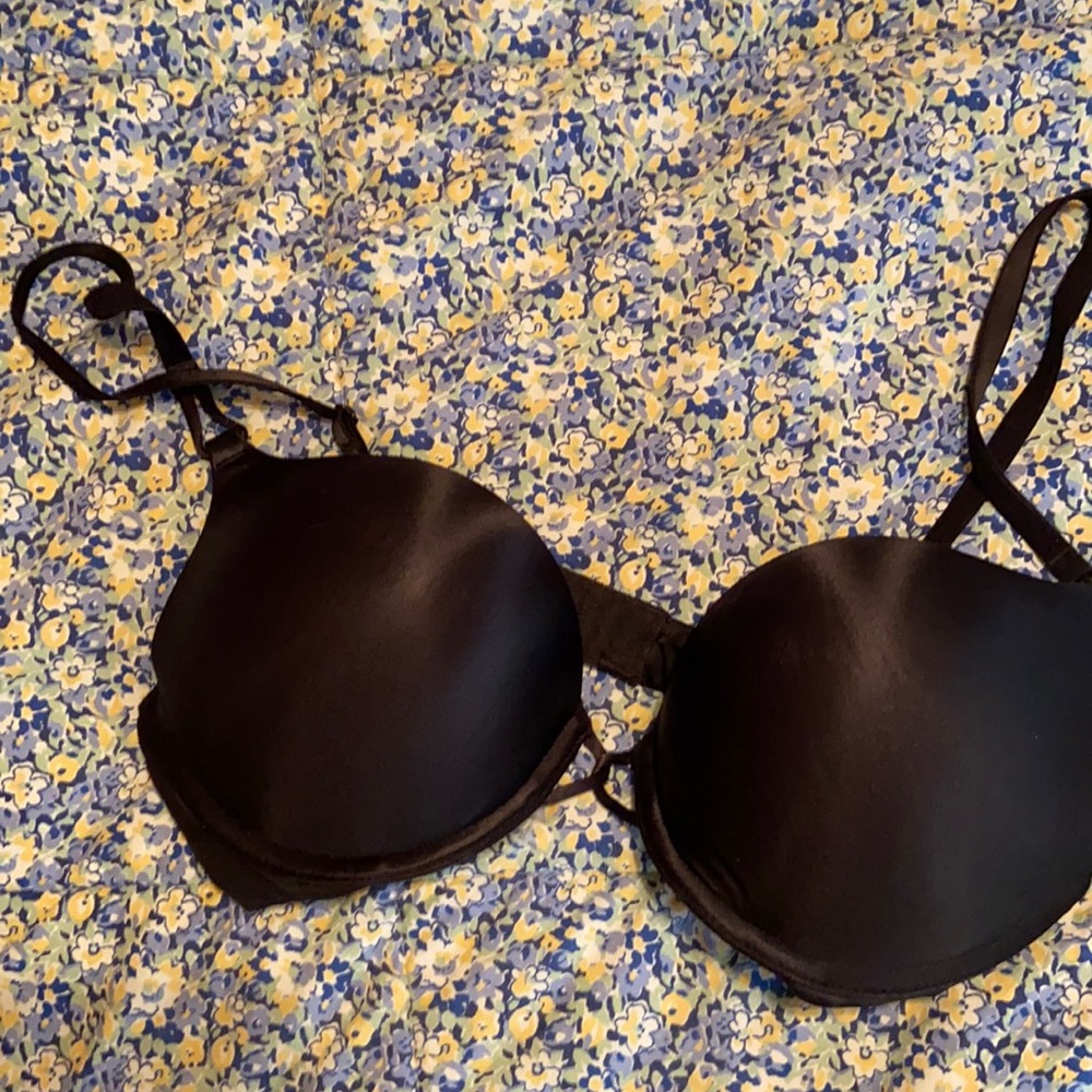 Bombshell with movable straps